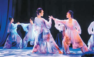 中国侨网河南歌舞演艺集团舞蹈团演员表演《太极印象》