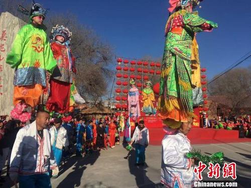 中国侨网图为脑阁现场。　张玮　摄