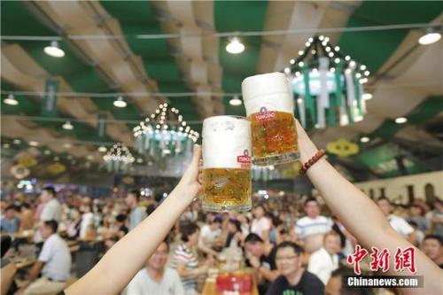 中国侨网资料图:啤酒。
