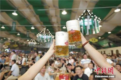 中国侨网资料图：啤酒。