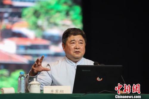中国侨网单霁翔在第三届孔学堂·国学图书博览会期间作主题演讲。