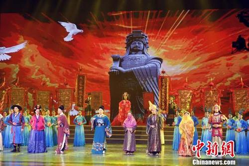 中国侨网仪式舞蹈《福泽海丝》。 刘可耕 摄