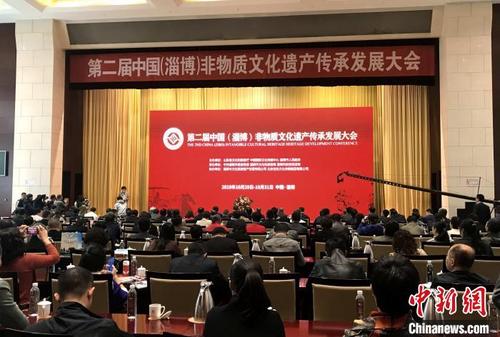 中国侨网第二届中国（淄博）非物质文化遗产传承发展大会30日在山东淄博开幕。　张钰　摄