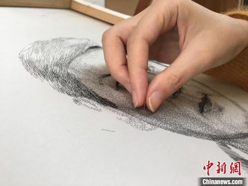 中国侨网童笑雨 摄
