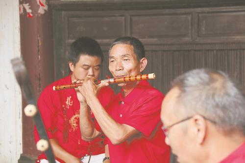 中国侨网吹拉弹，是普通人对十番乐队的基础印象。它曾是客家人生活中的日常美学。 吴雅艺 摄