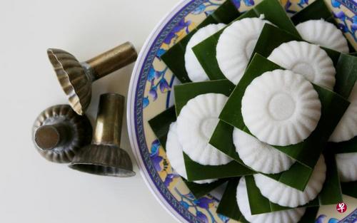 中国侨网陈家嘟嘟糕有原味、椰子、花生和巧克力口味。(新加坡《联合早报》/龙国雄 摄)
