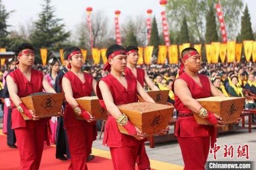 中国侨网此次文化节以“华夏根祖圣地，幸福老家洪洞”为主题。武俊杰摄
