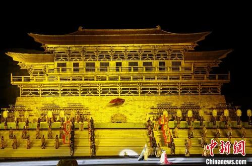 中国侨网4月10日晚，《文成公主》藏文化大型史诗剧第九季在拉萨开演。　冉文娟　摄