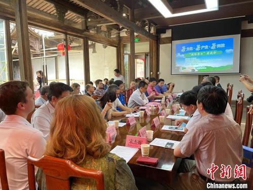 中国侨网5月20日，第二届海丝国际茶文化论坛配套活动“国际茶日”座谈会在福州举行。　林春茵　摄