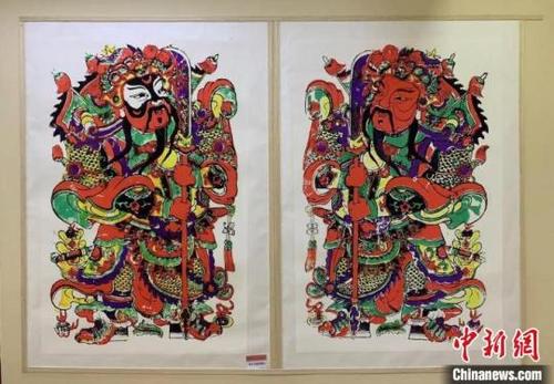 中国侨网国家级非物质文化遗产——平阳木版年画，有着中国“年画始祖”之称。　任丽娜　摄