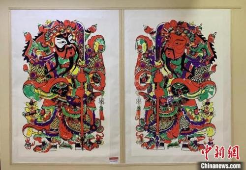 中国侨网国家级非物质文化遗产——平阳木版年画,有着中国“年画始祖”之称。 任丽娜 摄