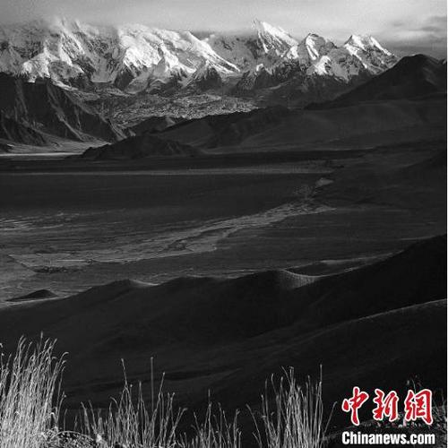 中国侨网红外摄影图片 “风铎悟语——大型当代摄影艺术展”主办方供图