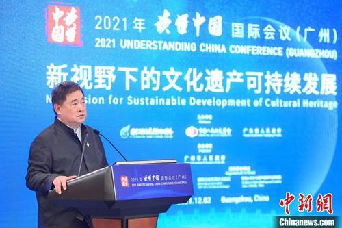 中国侨网故宫博物院学术委员会主任、中国文物学会会长单霁翔在论坛上致辞。 陈骥旻 摄