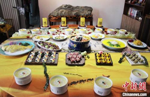 中国侨网孔府菜根据孔子独特饮食理念衍生而来,烹调技艺精湛,浸润千年儒家文化。 赵晓 摄