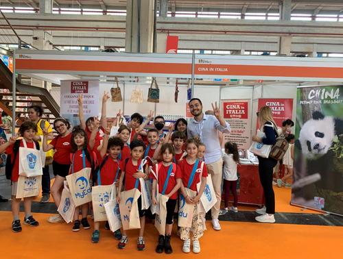 中国童话在意大利都灵国际图书博览会上受欢迎