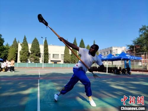 中国侨网西马在练习武术。（资料图）　受访者供图