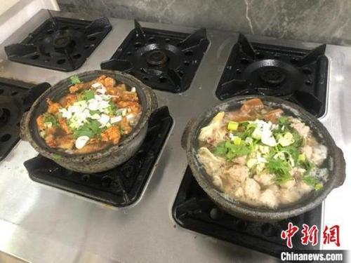 中国侨网新绛砂锅食材丰富,味美价廉,几分钟就能出锅。李庭耀摄