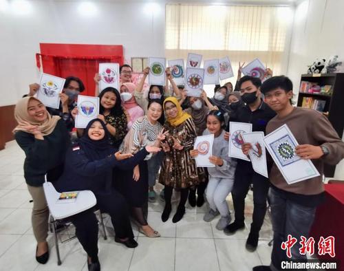 中国侨网图为三一一大学的学生展示作品。 主办方供图