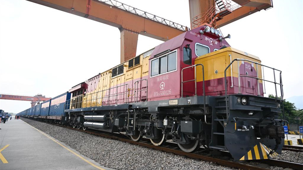 厦门中欧班列织密欧亚跨境物流网 