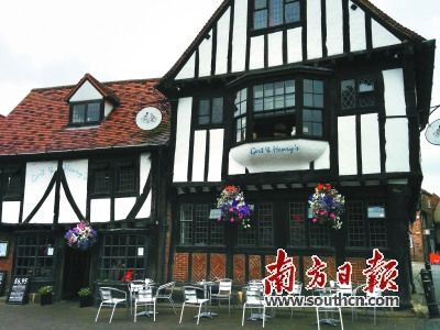 保留着中世纪风格的街道建筑。 保留着中世纪风格的街道建筑。