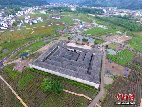 特朗普签新令检讨现行签证制度 中国留学生观