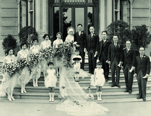 杨光泩,严幼韵结婚照.新世界出版社供图