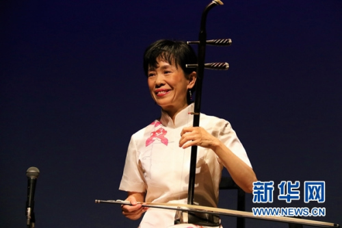 旅日中国二胡演奏家彭秀敏在演奏.新华网记者彭纯 摄