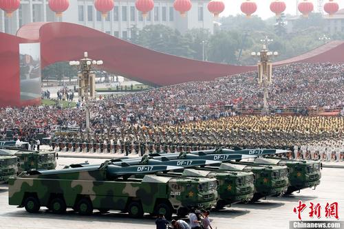 庆祝中华人民共和国成立70周年大会 装备方阵接受检阅