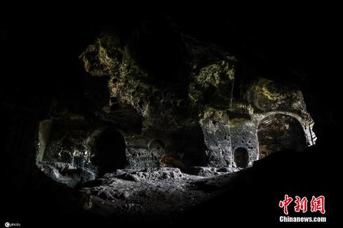 土耳其洞穴画廊映入眼帘