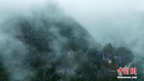 世界自然遗产地贵州施秉云台山：雨后云雾缭绕犹如水墨画