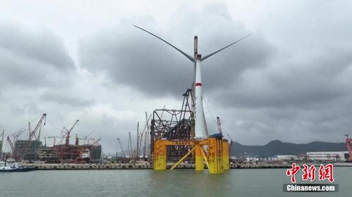 中国首座深远海浮式风电平台启航 前往海南文昌海域