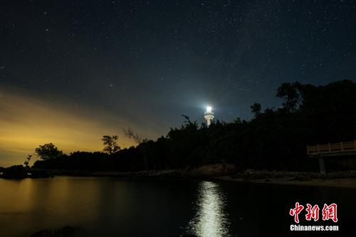 繁星闪烁绚丽多彩 海南文昌夏夜星空璀璨