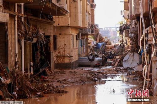 利比亚洪灾已致超5300人遇难 德尔纳市陷入一片泥泞