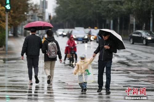 北京迎来下半年首个寒潮天气