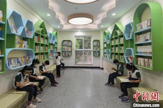 兰州市城关区宁卧庄小学校长王丰说,师者,传道授业解惑也,这就要求