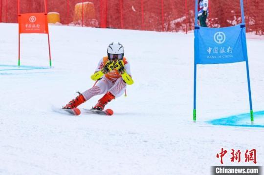 中国青少年滑雪公开赛吉林站开赛