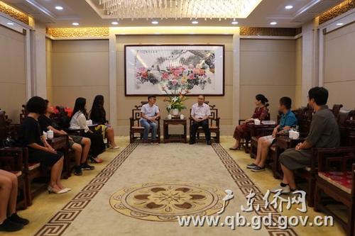 中国侨网林琳巡视员（右四）会见圣马丁华人会馆莫劲壮会长（右五）一行。