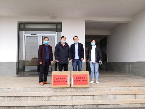 中国侨网向益阳市国基实验学校赠送复学专用学生口罩5000个(图片来源:湖南省侨联网站)