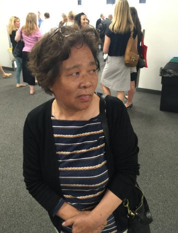 中国侨网黄老太太在24日举行的"防范诈骗座谈会"中,指出自己半生积蓄