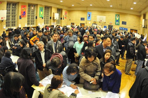 美国亚裔人口_美亚裔超半数有大学学历 比例居各族裔之首(2)