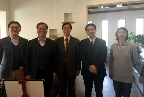 中国侨网胡军、汪先恩与岛根大学专家汪发武、汪曙东、林婕。（日本《中文导报》）