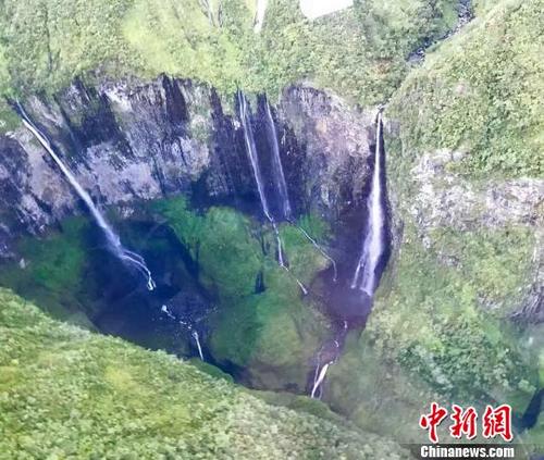 中国侨网西南印度洋上的法属留尼汪被誉为“仙岛”、“法国后花园”,系欧美客的热门度假胜地。 王华 摄