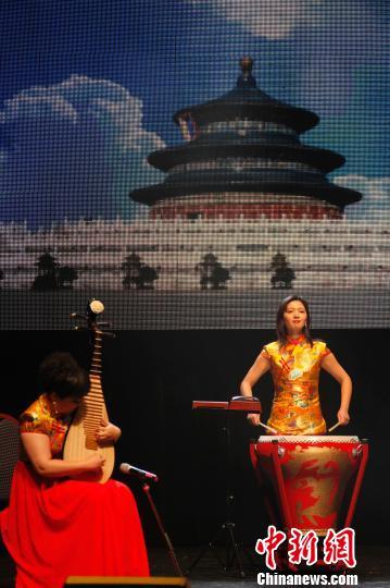 中国侨网 图为民乐合奏《京韵》。 余瑞冬 摄