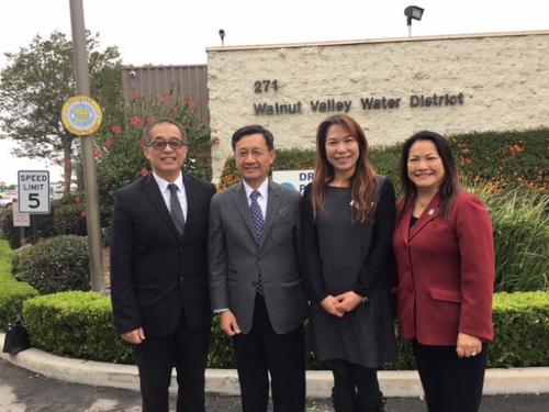 中国侨网39区联邦众议员竞选人李鹤彰（左二），2日拜会核桃谷水区。左至右依次为理事伍立伦、李敏妮、第二区主任赵百淳。（美国《世界日报》/杨青 摄）