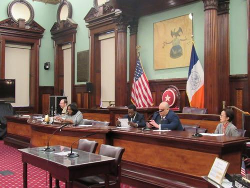 纽约市议会公听会讨论提案援助离家出走移民青年