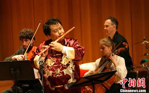 中国侨网资料图，柴长宁博士笛子演奏专场音乐会在悉尼举行。中新社发 沙长华 摄