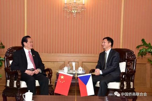 中国侨网中国驻捷克大使张建敏会见中国侨商联合会代表团。