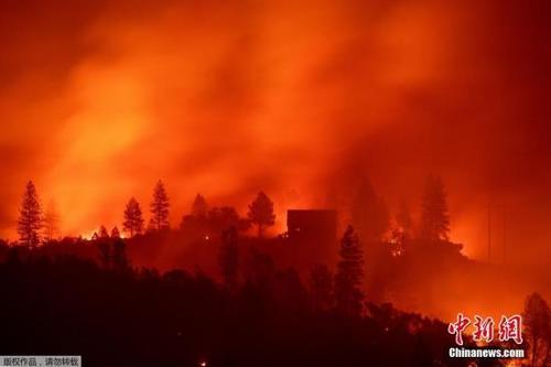 中国侨网资料图：美国加利福尼亚州北部山火。