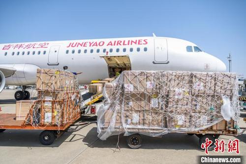 中国侨网图为新一批援助柬埔寨防疫物资。使馆经商处提供