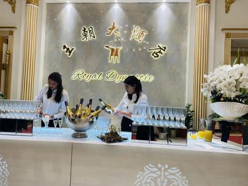 中国侨网巴黎北郊华人商区的“王朝大酒店”已经重新开业。（《欧洲时报》/孔帆 摄）